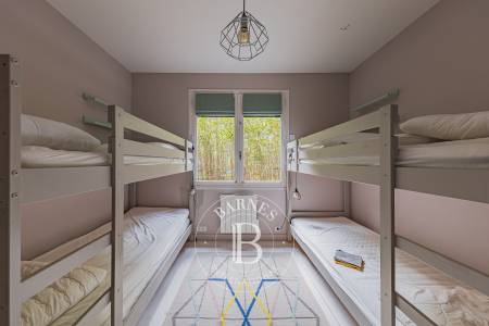 VILLA MODERNE AVEC PISCINE ET GRAND TERRAIN AU CŒUR DU CAP FERRET