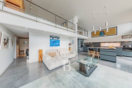 VILLA D’ARCHITECTE EN PREMIÈRE LIGNE AVEC PISCINE INTÉRIEURE – CAP FERRET