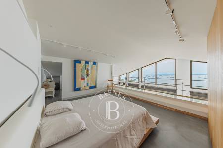 VILLA D’ARCHITECTE EN PREMIÈRE LIGNE AVEC PISCINE INTÉRIEURE – CAP FERRET