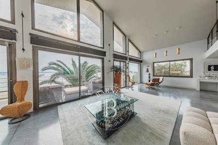 VILLA D’ARCHITECTE EN PREMIÈRE LIGNE AVEC PISCINE INTÉRIEURE – CAP FERRET