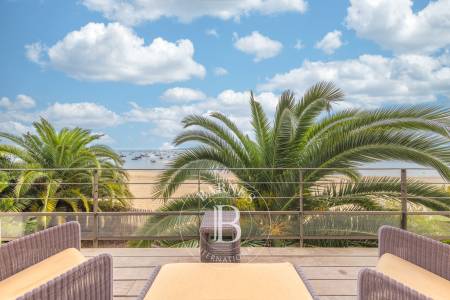 VILLA D’ARCHITECTE EN PREMIÈRE LIGNE AVEC PISCINE INTÉRIEURE – CAP FERRET