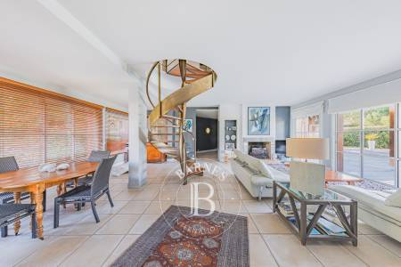 VILLA D’EXCEPTION AU PYLA-SUR-MER AVEC PISCINE ET VUE PANORAMIQUE SUR LE BASSIN