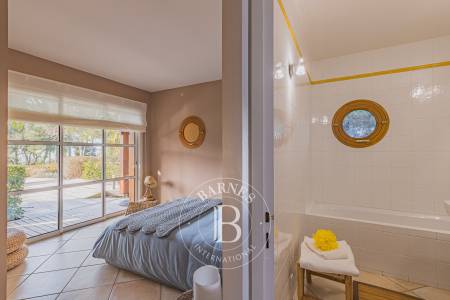 VILLA D’EXCEPTION AU PYLA-SUR-MER AVEC PISCINE ET VUE PANORAMIQUE SUR LE BASSIN