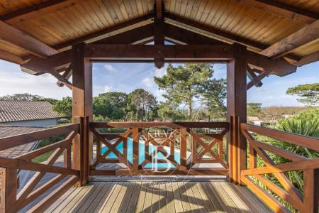 VILLA D’EXCEPTION AU PYLA-SUR-MER AVEC PISCINE ET VUE PANORAMIQUE SUR LE BASSIN