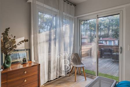VILLA DE CHARME RÉNOVÉE, AVEC PISCINE, DANS LE QUARTIER DES ABATILLES À ARCACHON