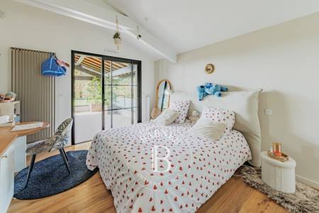 MAISON CONTEMPORAINE AVEC PISCINE, JACUZZI ET PRESTATIONS HAUT DE GAMME À GUJAN-MESTRAS