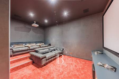 MAISON CONTEMPORAINE AVEC PISCINE, JACUZZI ET PRESTATIONS HAUT DE GAMME À GUJAN-MESTRAS