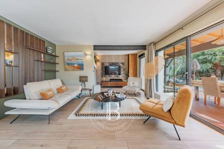 MAGNIFIQUE VILLA MODERNE D’ARCHITECTE AVEC PISCINE ET DÉPENDANCE À LA TESTE-DE-BUCH