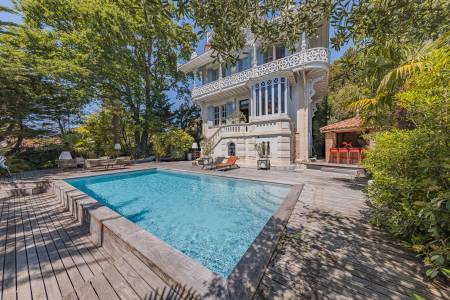 VILLA TROCADÉRO — PROPRIÉTÉ HISTORIQUE AVEC PISCINE AU CŒUR DE LA VILLE D’HIVER À ARCACHON