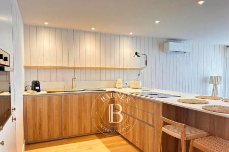 Salle d’eau moderne dans appartement à Cap Ferret