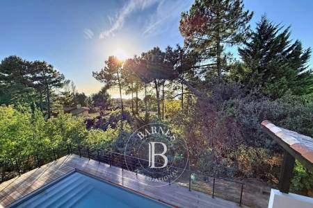 VILLA NEUVE AVEC VUE PANORAMIQUE SUR LE BASSIN AU PYLA-SUR-MER