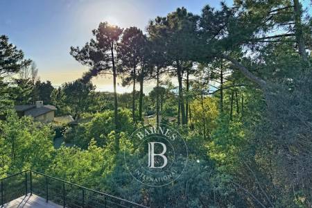 VILLA NEUVE AVEC VUE PANORAMIQUE SUR LE BASSIN AU PYLA-SUR-MER