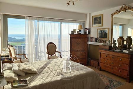 APPARTEMENT DE STANDING AVEC VUE PANORAMIQUE SUR LE BASSIN D’ARCACHON, EN VILLE D'AUTOMNE