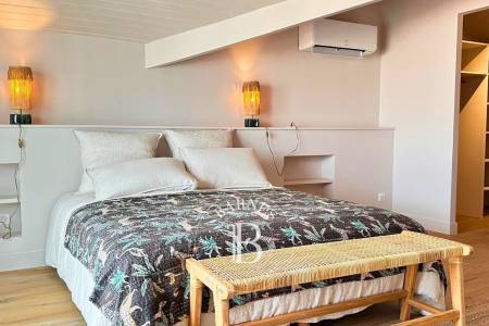 Cuisine équipée ouverte sur l’espace de vie – Cap Ferret