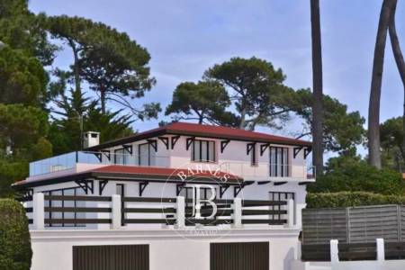VILLA EN DEUXIÈME LIGNE AVEC VUE PANORAMIQUE SUR LE BASSIN, PYLA-SUR-MER