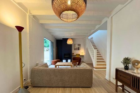 MAGNIFIQUE VILLA DE 7 PIÈCES, ENTIÈREMENT RÉNOVÉE, AU COEUR D’ARCACHON