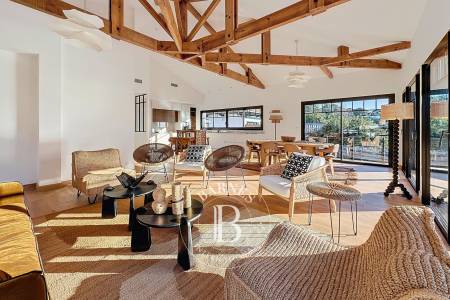 VILLA NEUVE AVEC VUE PANORAMIQUE SUR LE BASSIN AU PYLA-SUR-MER