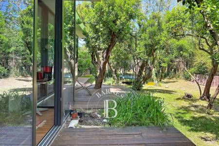 VILLA CONTEMPORAINE AU CALME DANS UN ENVIRONNEMENT BOISÉ AU CAP FERRET