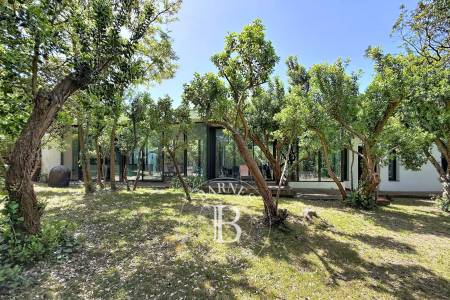 VILLA CONTEMPORAINE AU CALME DANS UN ENVIRONNEMENT BOISÉ AU CAP FERRET