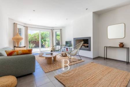 VILLA EN BOIS AVEC PISCINE AU CENTRE DU CAP FERRET