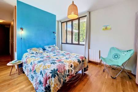 VILLA CONTEMPORAINE AU CALME DANS UN ENVIRONNEMENT BOISÉ AU CAP FERRET