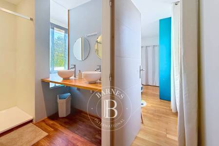 VILLA CONTEMPORAINE AU CALME DANS UN ENVIRONNEMENT BOISÉ AU CAP FERRET