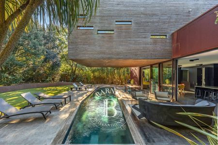 Immobilier de luxe Bassin d'Arcachon – maison avec cave à vin et piscine chauffée