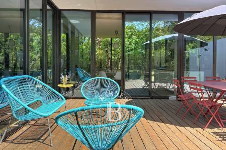VILLA CONTEMPORAINE AU CALME DANS UN ENVIRONNEMENT BOISÉ AU CAP FERRET