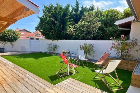 MAISON ENTIÈREMENT RÉNOVÉE AVEC DEUX PAVILLONS D'INVITÉS PROCHE PLAGE PEREIRE