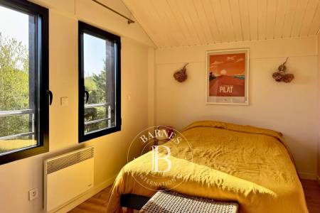 VILLA EN PREMIÈRE LIGNE AVEC VUE PANORAMIQUE ET PISCINE À GUJAN-MESTRAS