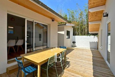 MAISON ENTIÈREMENT RÉNOVÉE AVEC DEUX PAVILLONS D'INVITÉS PROCHE PLAGE PEREIRE