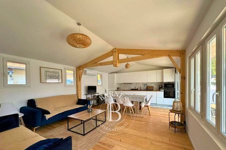 MAISON ENTIÈREMENT RÉNOVÉE AVEC DEUX PAVILLONS D'INVITÉS PROCHE PLAGE PEREIRE