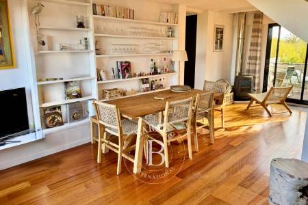 VILLA EN PREMIÈRE LIGNE AVEC VUE PANORAMIQUE ET PISCINE À GUJAN-MESTRAS