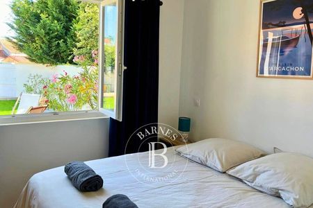 MAISON ENTIÈREMENT RÉNOVÉE AVEC DEUX PAVILLONS D'INVITÉS PROCHE PLAGE PEREIRE