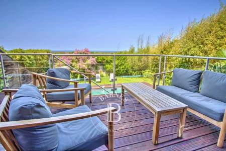 VILLA EN PREMIÈRE LIGNE AVEC VUE PANORAMIQUE ET PISCINE À GUJAN-MESTRAS