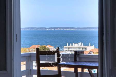 APPARTEMENT DE CHARME SOUS LES TOITS AVEC VUE PANORAMIQUE SUR LE BASSIN EN VILLE D’HIVER À ARCACHON