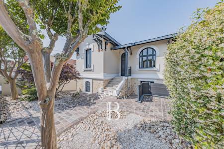 garage fermé indépendant maison de luxe Arcachon