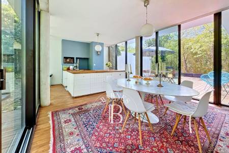 VILLA CONTEMPORAINE AU CALME DANS UN ENVIRONNEMENT BOISÉ AU CAP FERRET