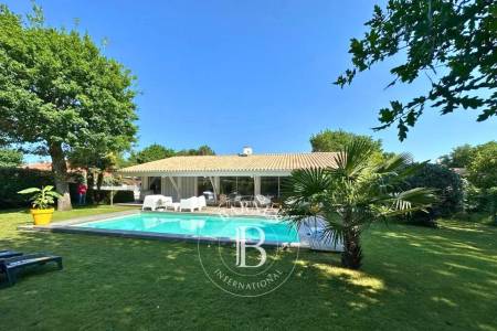VILLA FAMILIALE DE PLAIN PIED AVEC PISCINE AU CALME LÈGE CAP FERRET