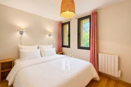 VILLA CONTEMPORAINE AU CALME DANS UN ENVIRONNEMENT BOISÉ AU CAP FERRET