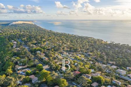 TERRAIN AVEC UNE MAGNIFIQUE VUE BASSIN, PYLA-SUR-MER