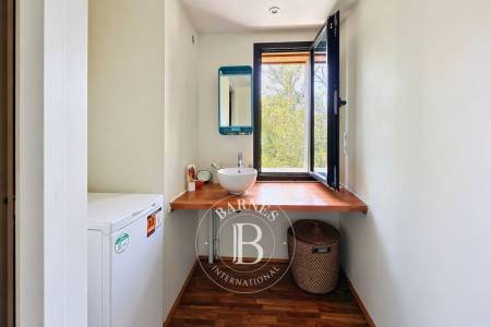 VILLA CONTEMPORAINE AU CALME DANS UN ENVIRONNEMENT BOISÉ AU CAP FERRET