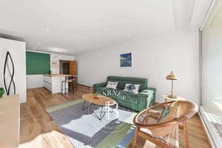 salon lumineux cuisine ouverte vue mer Moulleau immobilier prestige