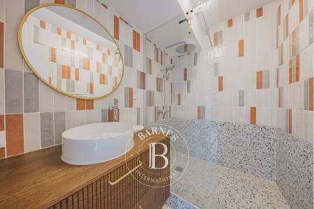 Salon lumineux ouvert sur terrasse – Barnes Arcachon