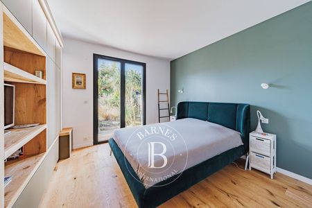 7. Jardin paisible avec piscine, immobilier de luxe à La Teste.