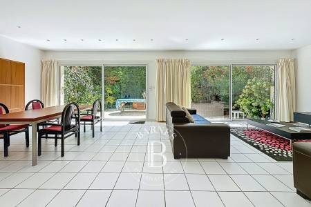 MAISON FAMILIALE AVEC 4 CHAMBRES, JARDIN ET GARAGE EN VILLE D’ÉTÉ À ARCACHON