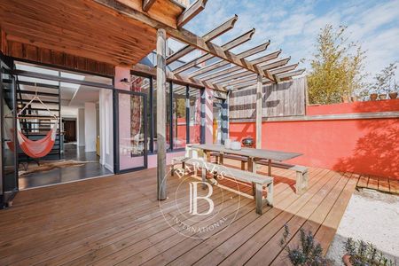 Propriété d'exception à 50 mètres de l'océan, entre modernité et esprit cabane en bois