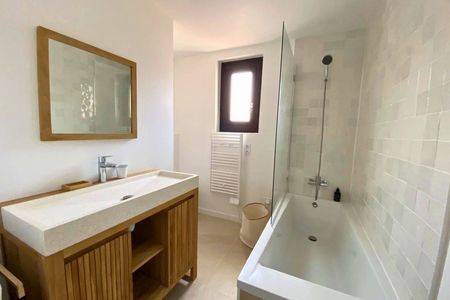 VILLA ENTIÈREMENT RÉNOVÉE DANS LE QUARTIER OSTRÉICOLE DU CAP FERRET