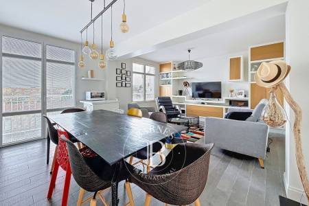 APPARTEMENT EN DERNIER ETAGE D'UNE RESIDENCE EN PREMIERE LIGNE AVEC SUPERBE TERRASSE VUE BASSIN
