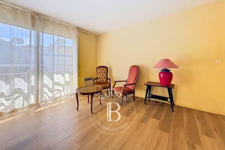 MAISON FAMILIALE AVEC 4 CHAMBRES, JARDIN ET GARAGE EN VILLE D’ÉTÉ À ARCACHON